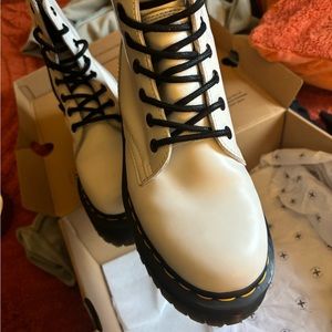 Dr. Martens (Jadon boots)